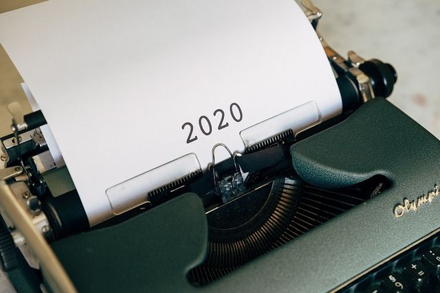 typewriter with 2020 on piece of paper