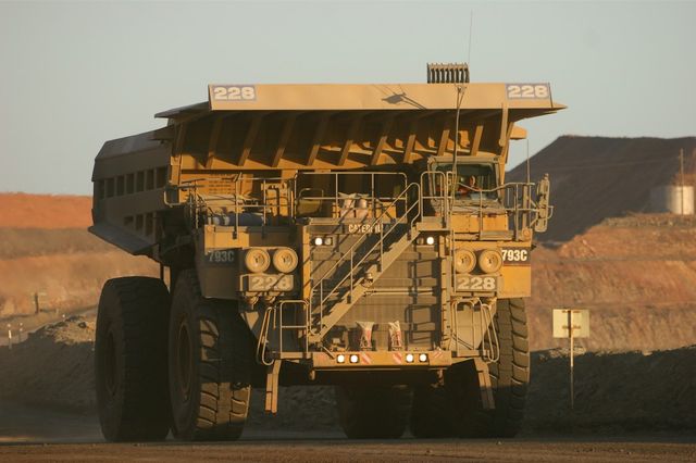 CAT 793 Dump Truck