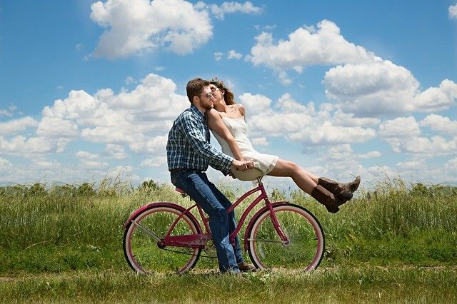 Picture of a couple in a bike