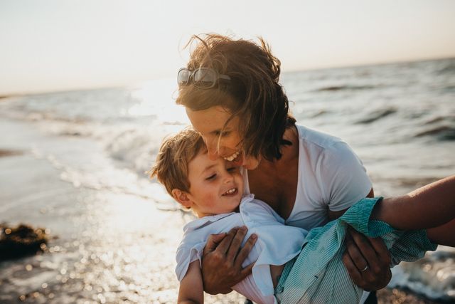 A FIFO mum and her kid at the beach.