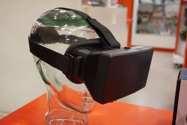 Virtual reality glasses